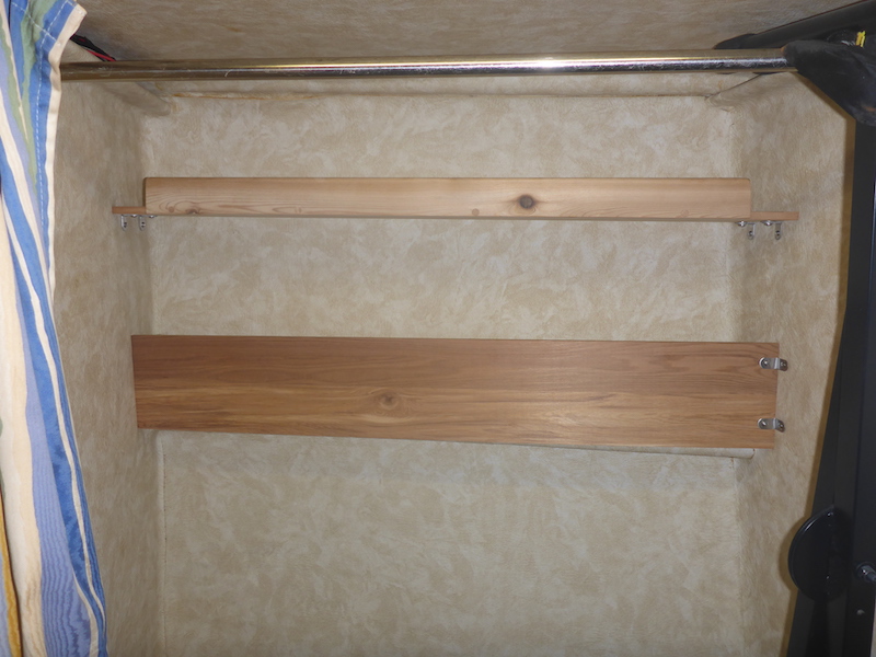  Amel Super Maramu 2000 Aft Cabin shelves 